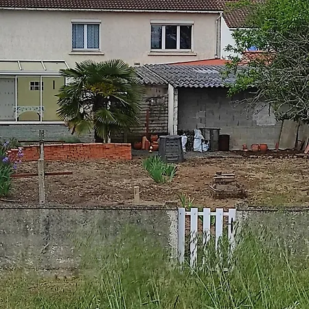 Maison Spacieuse Avec Jardin Près De La à - Fr-1-476-208 *