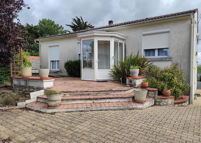 Casa vacanze Maison Spacieuse Avec Jardin Près De La à - Fr-1-476-208 *